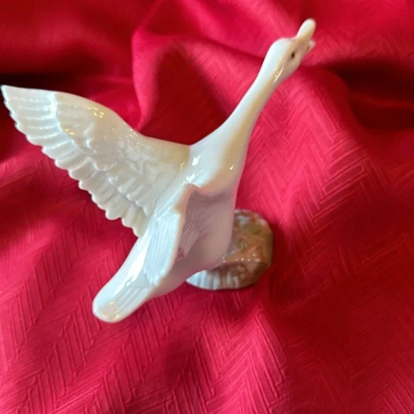 Lladro Attacking Duck - Picture 4 of 5